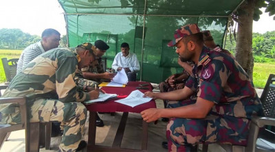 চুয়াডাঙ্গা সীমান্তে ১২ বাংলাদেশিকে হস্তান্তর